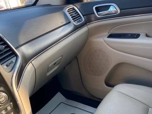 Used 2017 Jeep Grand Cherokee Limited AWD/4WD image 46