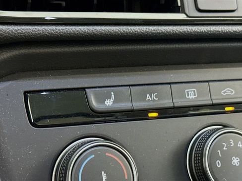 Used 2022 Volkswagen Taos SE image 18