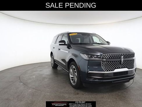 Used 2025 Lincoln Navigator Reserve AWD/4WD image 28