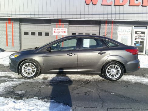 Used 2015 Ford Focus SE image 2
