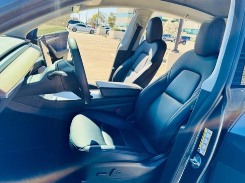 Used 2022 Tesla Model Y Long Range AWD/4WD image 40