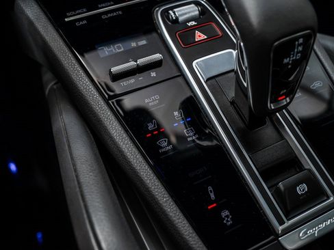 Used 2023 Porsche Cayenne Platinum Edition image 20