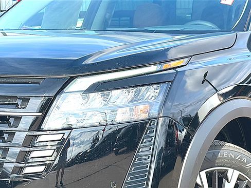 New 2026 Nissan Pathfinder Platinum image 4