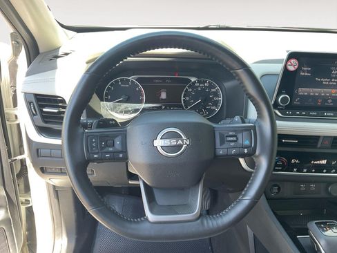 Used 2025 Nissan Rogue SV AWD/4WD image 12