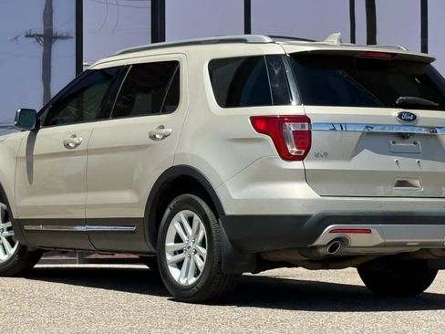Used 2017 Ford Explorer XLT FWD image 7