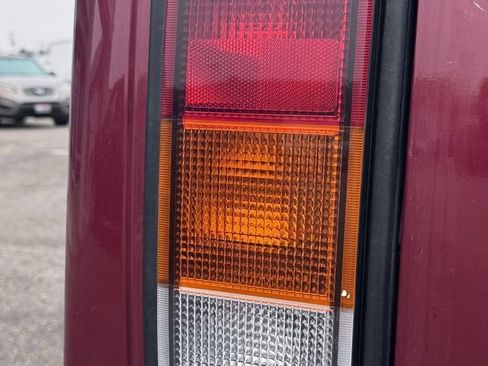 Used 2004 HUMMER H2 w/ Preferred Equipment Group image 35