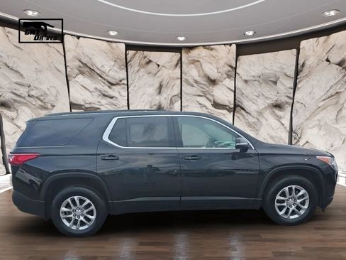 Used 2020 Chevrolet Traverse LT w/ LPO, Blackout Package AWD/4WD image 4