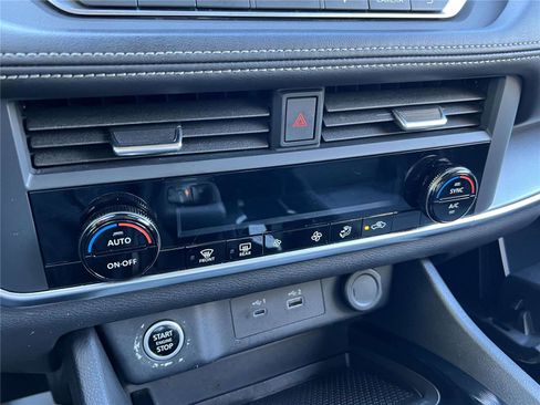 Certified 2023 Nissan Rogue SV image 34