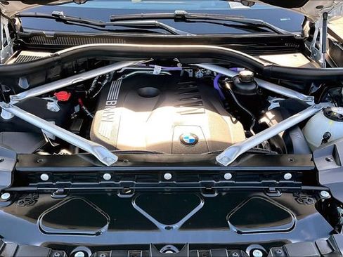 Used 2024 BMW X7 xDrive40i image 31