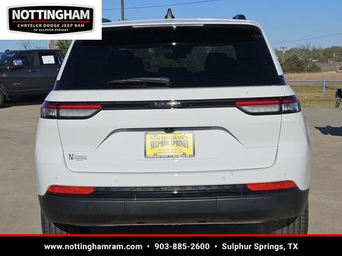 New 2025 Jeep Grand Cherokee Altitude image 4