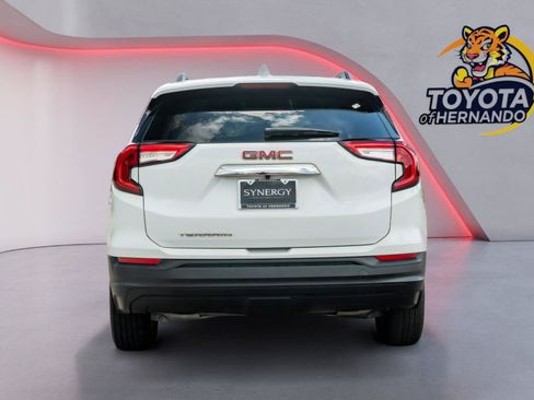 Used 2024 GMC Terrain SLE w/ Driver Convenience Package FWD image 7