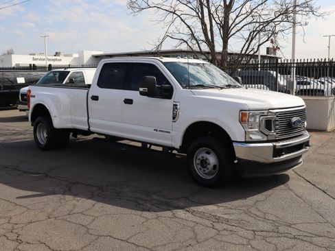 Used 2022 Ford F350 XLT image 2