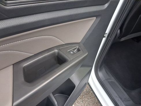 Used 2023 Volkswagen Atlas Cross Sport SE FWD image 15