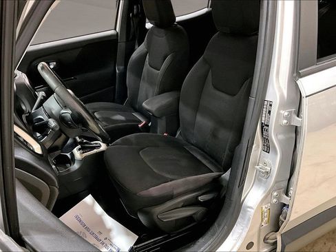 Used 2016 Jeep Renegade Latitude AWD/4WD image 23