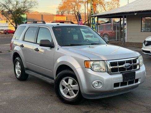Used 2011 Ford Escape XLT image 4