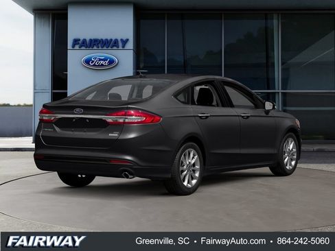 Used 2017 Ford Fusion SE w/ Fusion SE Technology Package FWD image 2