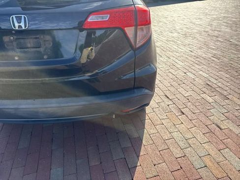Used 2017 Honda HR-V LX image 12