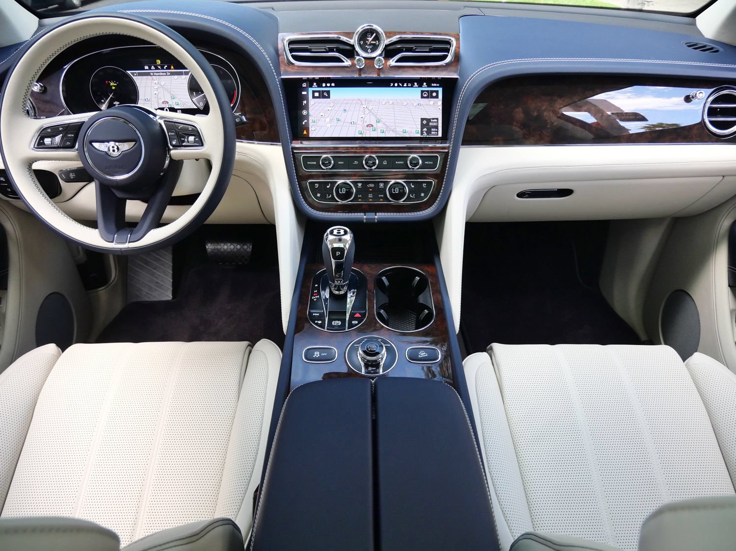 Used 2023 Bentley Bentayga Extended Wheelbase AWD/4WD image 4