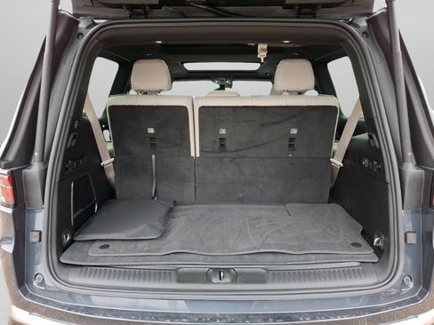 Used 2025 Jeep Wagoneer 4WD w/ Premium Group I image 28