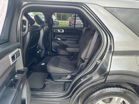 Used 2020 Ford Explorer XLT AWD/4WD image 11
