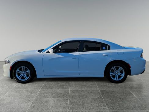 Used 2022 Dodge Charger SXT image 2