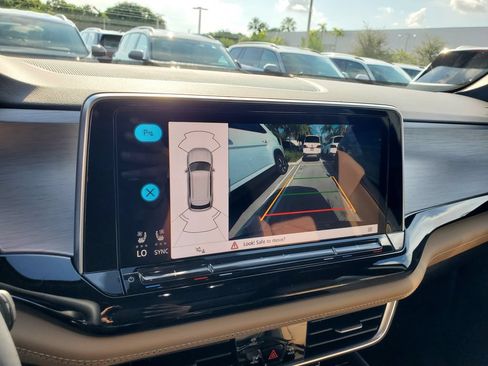 New 2026 Volkswagen Atlas Cross Sport SE FWD image 11