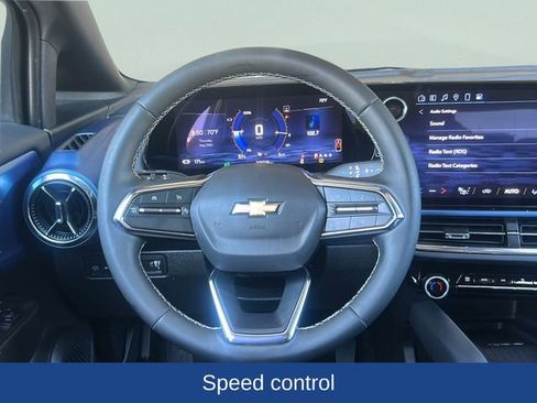 Used 2025 Chevrolet Equinox EV LT FWD image 8