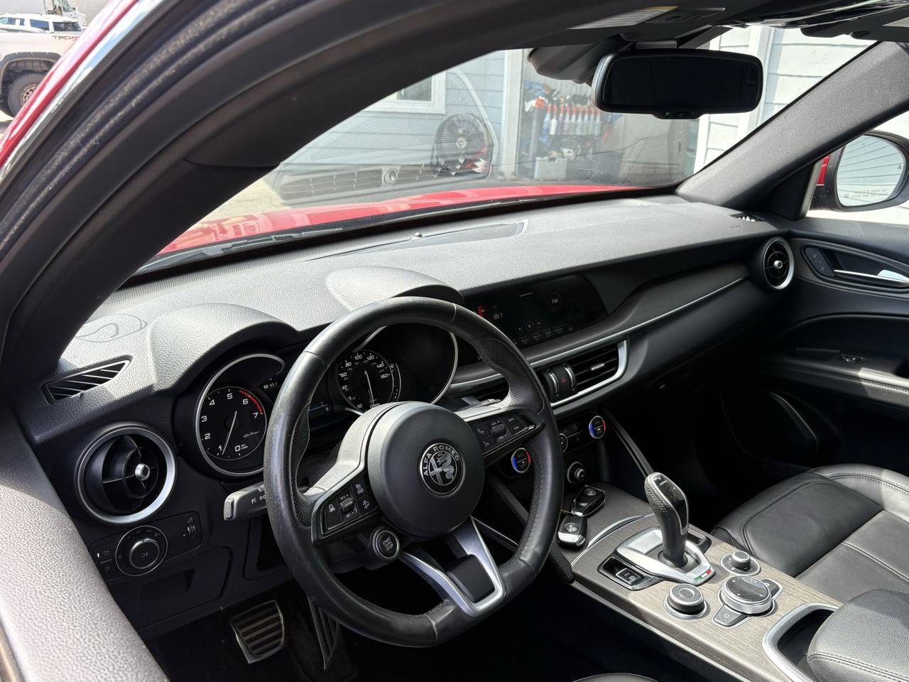 Used 2023 Alfa Romeo Stelvio Ti AWD/4WD image 15