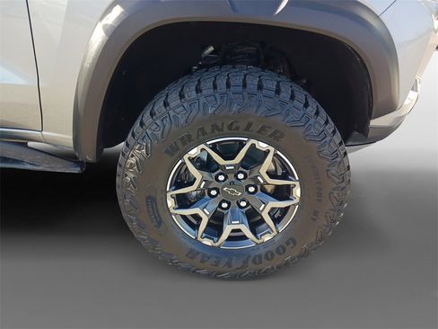 Used 2024 Chevrolet Colorado ZR2 w/ Technology Package image 16