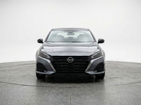 Used 2025 Nissan Altima 2.5 SV image 2