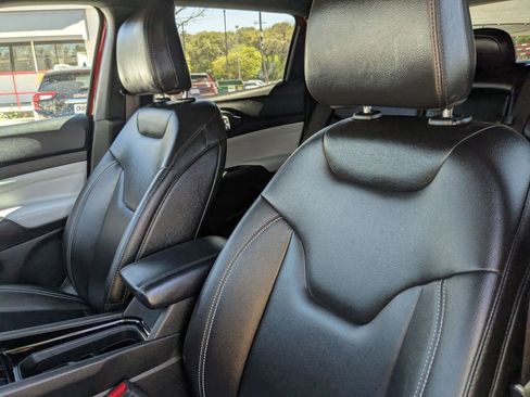 Used 2025 Jeep Compass Limited image 13