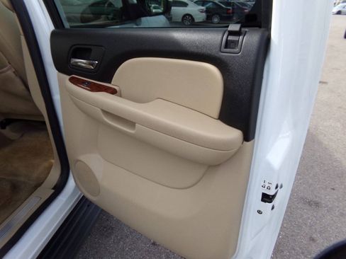 Used 2007 Chevrolet Suburban LTZ w/ LTZ Preferred Equipment Group AWD/4WD image 43