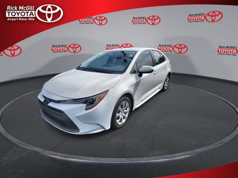 Used 2024 Toyota Corolla LE FWD image 4