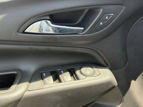 Used 2021 Chevrolet Equinox LT w/ Driver Convenience Package FWD image 6