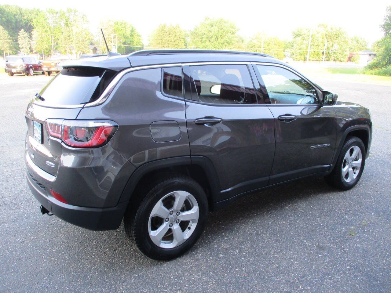 Used 2020 Jeep Compass Latitude w/ Cold Weather Group AWD/4WD image 9