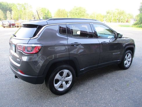 Used 2020 Jeep Compass Latitude w/ Cold Weather Group AWD/4WD image 9