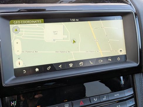 Used 2019 Jaguar F-PACE Prestige image 9