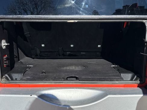 Used 2015 Jeep Wrangler Unlimited Sahara w/ Connectivity Group image 10