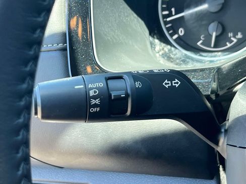 Used 2023 Nissan Pathfinder SL AWD/4WD image 22