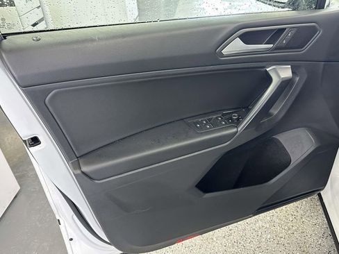 Certified 2021 Volkswagen Tiguan SE R-Line image 19