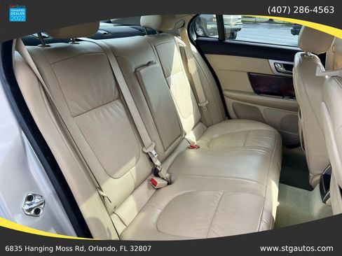 Used 2010 Jaguar XF Premium image 16