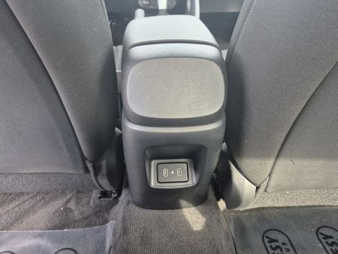 Certified 2025 Hyundai Elantra SE FWD image 14
