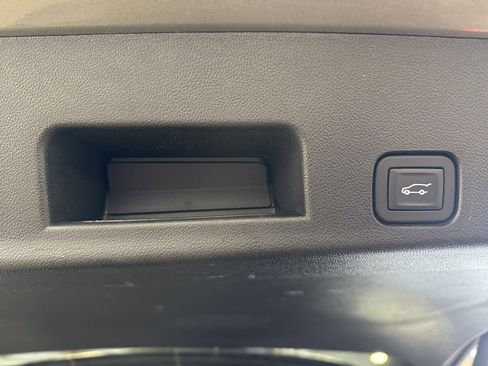 Used 2025 GMC Acadia Elevation image 27