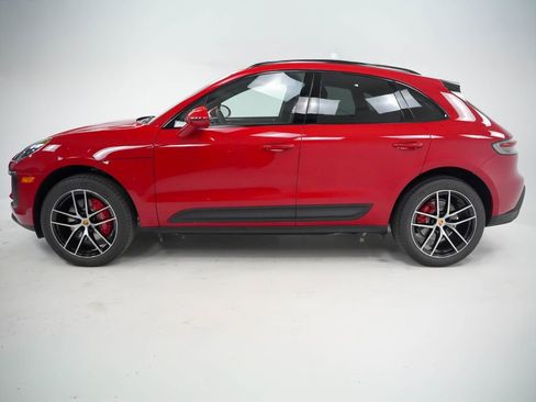 Certified 2025 Porsche Macan S AWD/4WD image 2
