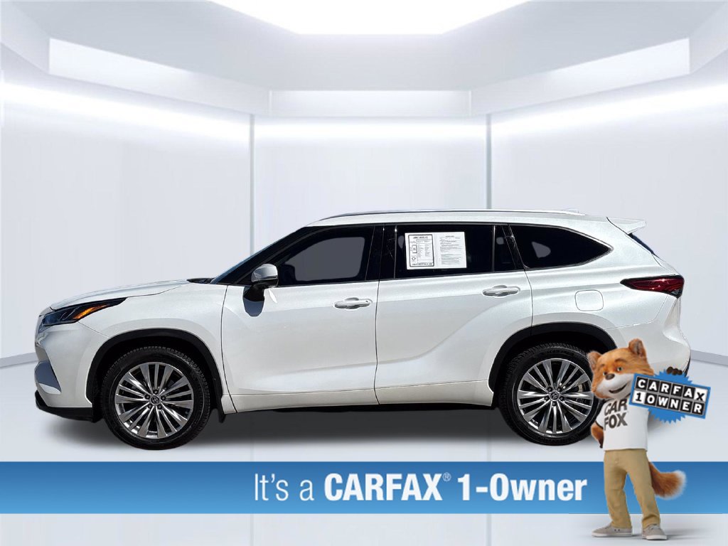 Used 2023 Toyota Highlander XLE AWD/4WD image 2