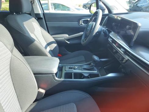 Used 2025 Kia Sorento LX FWD image 5