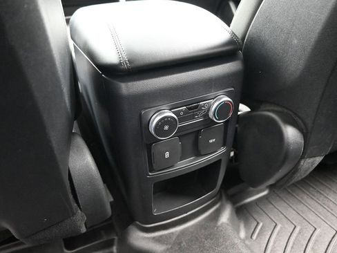 Used 2020 Ford Explorer XLT image 23