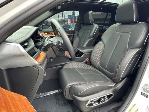 Used 2022 Jeep Grand Cherokee Summit image 8