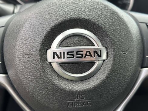 Used 2022 Nissan Versa SV image 21