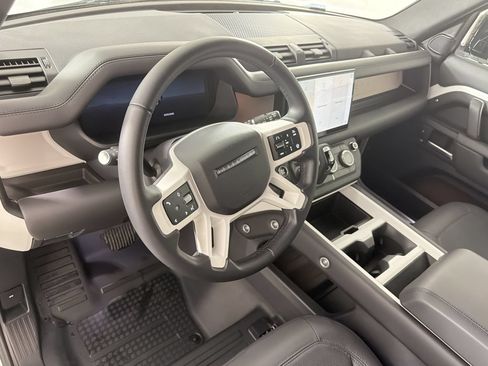 Used 2025 Land Rover Defender 90 X-Dynamic SE AWD/4WD image 4